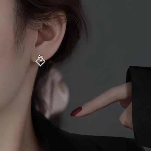 Korean Light Luxury Copper Geometric Square Stud Earrings Rhinestone Niche Design Fashion Simple Gold Plated Ear Bone Studs Women Jewelry