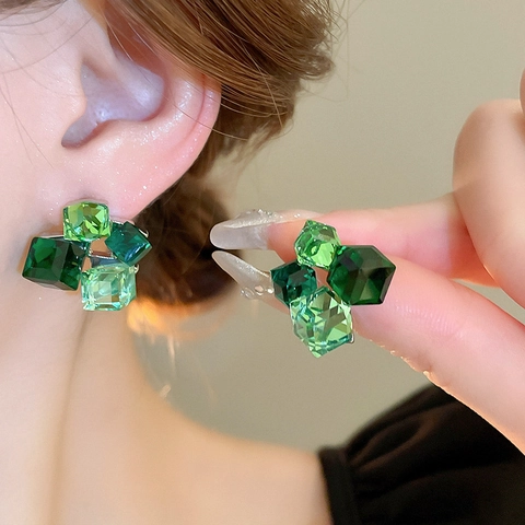 Orecchini A Lobo A Cubo Geometrico Con Cristallo Artificiale E Perno In Argento Gradiente Verde Gioielli Per Donne