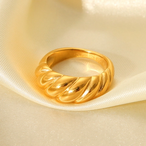 Anillo Croissant Dome Acero Inoxidable Chapado En Oro 18K Textura Trenzada Joyería Geométrica Resistente Al Deslustre Para Mujer