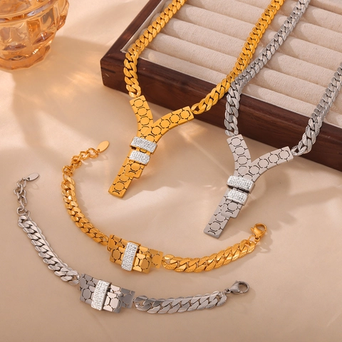 Set di Collana e Bracciale con Pendente a Lettera Y in Acciaio al Titanio Placcato Oro Texture a Nido d'Ape con Strass