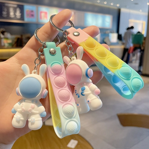 Astronaut Hase Schlüsselanhänger Cartoon PVC Silikon Pop It Blasenband Schlüsselring Tasche Anhänger Stressabbau Geschenk