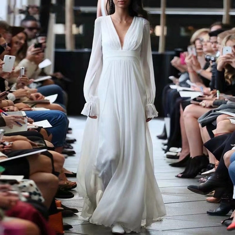 Elegante Abito Da Sposa In Chiffon Maniche Lunghe Scollo A V Linea A Lunghezza Pavimento Bianco Avorio