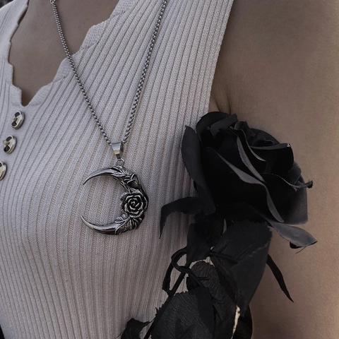 Collana Pendente Rosa Luna Gotica Lega Zinco Mezzaluna Rilievo Catena Box Stile Scuro Retro Per Uomo Donna