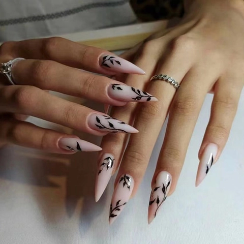 Lange Stiletto Press On Nagels Nude Roze Zwart Blad Rank Ontwerp Kunstnagels Voor Vrouwen DIY Manicure