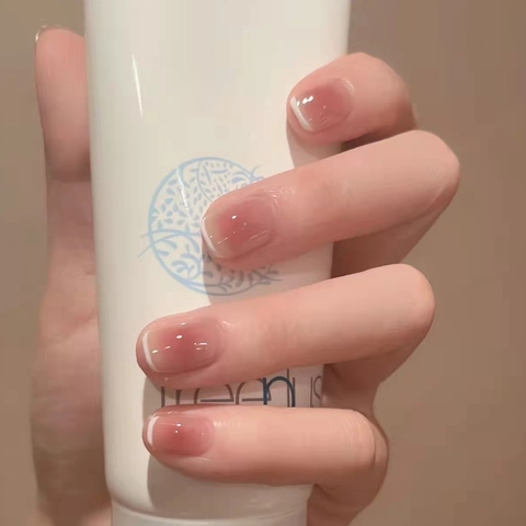Short Round Press On Nails Rose Red Blush Gradient White French Edge Detachable Artificial Fake Fingernails
