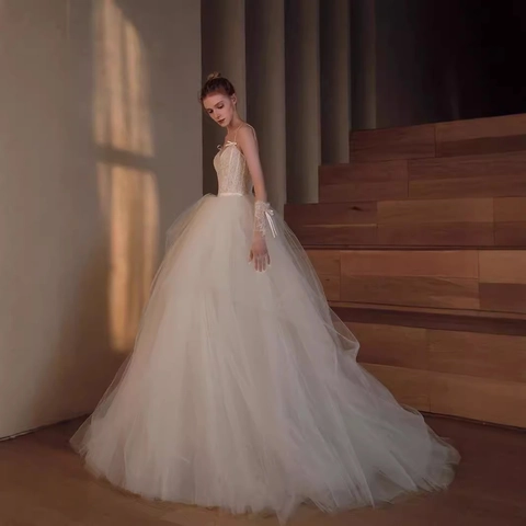 Robe De Mariée En Dentelle Blanc Ivoire Grande Traîne Française Fines Bretelles Style Vintage Tulle Mariée Femmes