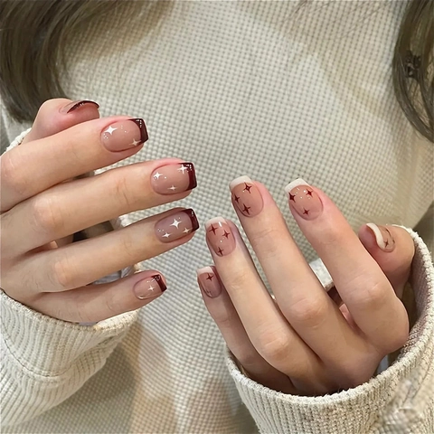 Uñas Postizas French Tip Marrón Y Blanco Patrón De Estrellas Cuadradas Cortas Manicura Artificial Para Mujeres