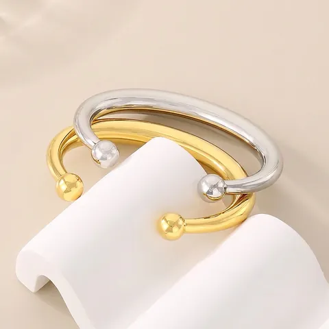 Minimalistische 18K Vergulde 316L Roestvrijstalen Open Bangle C-Vorm Hol Gepolijst Glad Armband Met Ronde Baluiteinden