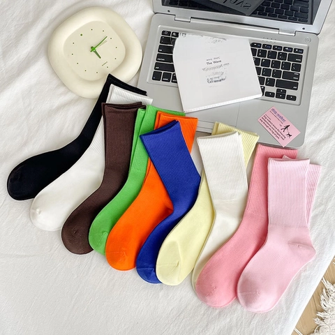 Damen Crew Socken Gekämmte Baumwolle Gerippt Einfarbig Atmungsaktiv Schweißabsorbierend Nahtlose Zehen Minimalistisch Lässig Mode