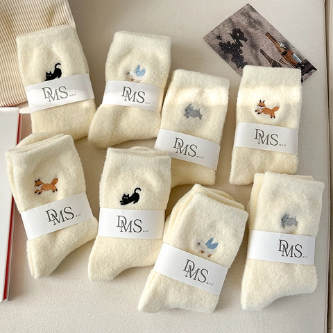 Chaussettes D'Hiver En Peluche Pour Femmes Épaisses Chaudes De Sol Sommeil Brodées Animaux De Dessin Animé Polaire Douce
