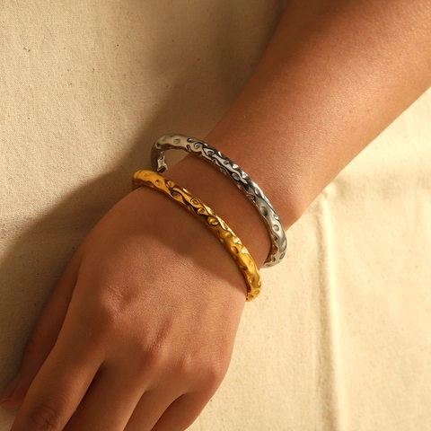 Gehamerde Textuur Bangle Armband Roestvrij Staal Lava Ontwerp Open C-Vorm Minimalistische Sieraden Dames