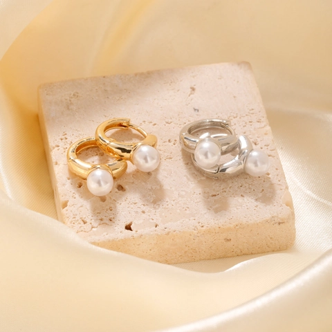 Artificial Pearl Huggie Hoop Ohrringe Gold Silber Plattiert Rund Minimalistisch Elegant Mode Schmuck Für Damen