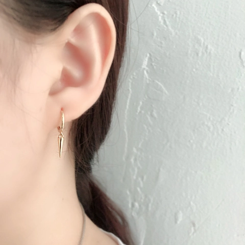 Orecchini A Cerchio Con Ciondolo A Punta Conica Argento Sterling 925 Minimalista Moderno Geometrico Per Donne