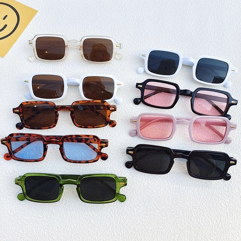 Retro Quadratische Sonnenbrille UV400 Schutz Polycarbonat Rahmen Rechteckige Mode Brillen Damen Herren Vintage Nieten Deko