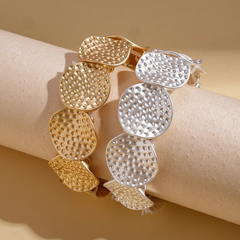 Gehämmerte Runde Geometrische Legierung Elastische Armband Texturierte Metall Retro Minimalistische Mode Schmuck Für Damen