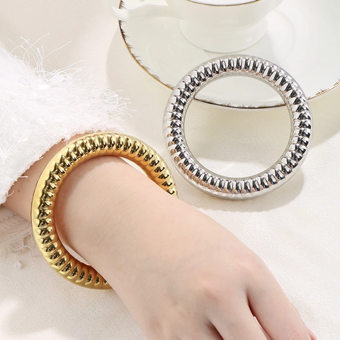 Bracciale Rigido A Costine In Acciaio Inossidabile Cavo Geometrico Rotondo Strutturato Gioielli Di Moda Per Donna