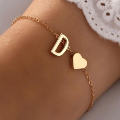 Legierung Armband Gold Überzogen Herz Initialen Buchstaben Alphabet Anhänger Minimalistischen Eleganten Schmuck Für Frauen