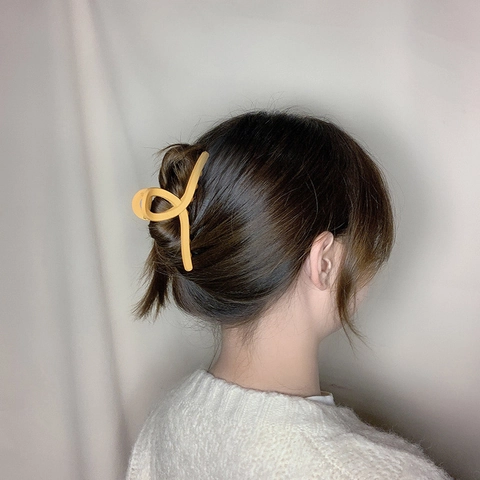 Large Hair Claw Clip Matte Plastic Cross Twist Design Strong Hold Elegant Hairpin Accessory For Women Girls