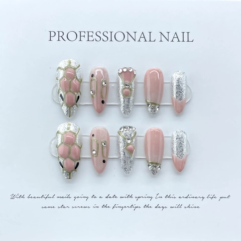 Unghie Finte Fatte A Mano Rosa Argento Glitter Motivo Serpente Strass Lucido Media Lunghezza Manicure Lusso Per Donne