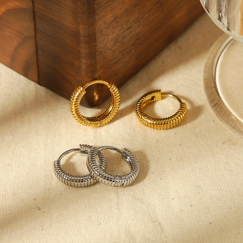 Boucles d'Oreilles Créoles Croissant Minimalistes en Acier Inoxydable Plaquées Or 18K Texture Spirale Bijoux de Mode