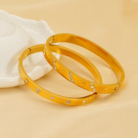 Bracciale Rigido Di Lusso In Acciaio Inossidabile Placcato Oro 18K Zircone Strass Quadrifoglio Geometrico Gioielli Donna
