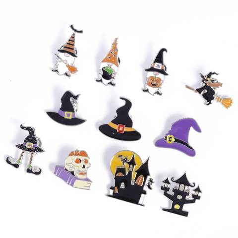 Spille In Smalto Halloween Lega Di Zinco Cappello Da Mago Castello Gnomo Teschio Strega Distintivo Gioielli Per Vestiti Zaino