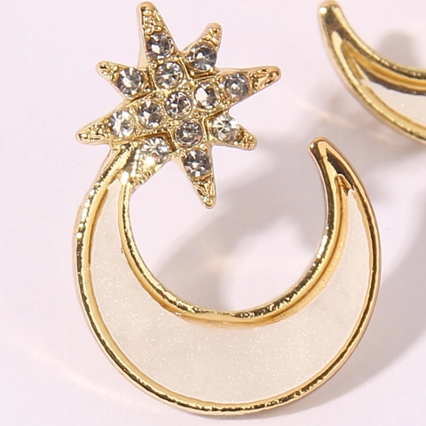 Pendientes De Botón Estrella Luna Elegantes Aleación Chapada En Oro Con Esmalte Blanco Y Diamantes De Imitación