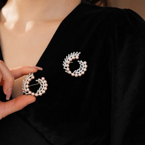 Spilla Elegante Retro Francese A Spirale Con Künstliche Perle Sintetiche E Zircone Rame Per Donna Accessori Moda Di Lusso