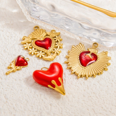 Ciondoli A Cuore Acciaio Inoxidabile Placcato Oro 18K Smalto Rosso Design Cuore Sacro Accessori Per Creazione Gioielli DIY