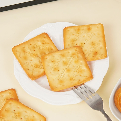 Realistic Simulation Soda Cracker Keychain PVC Square Food Model Photography Prop Creative Toy Accessory