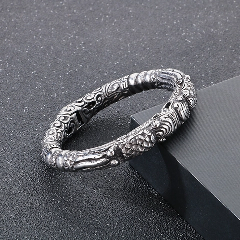Bracelet Jonc En Acier Inoxydable Vintage Ethnique Nuages Pi Xiu Relief Style Punk Bijoux