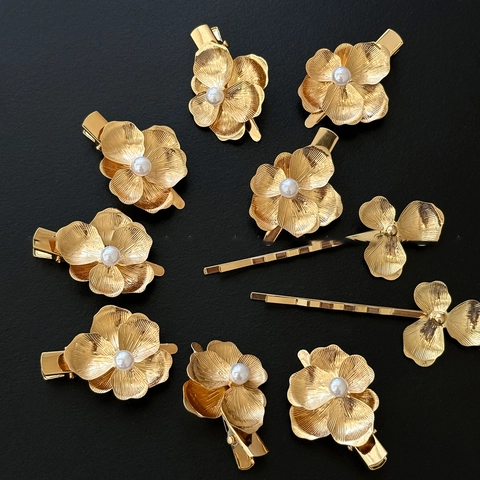 Pinzas Para El Cabello De Flores De Aleación Retro Textura De Metal Cepillado Con Imitación De Perla Artificial Accesorios Vintage