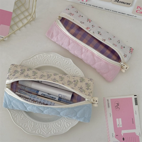 Trousse À Crayons En Polyester Matelassé Imprimé Floral Motif Coeur Fermeture Éclair Organisateur De Papeterie Portable