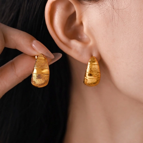 Orecchini a Cerchio a Mezzaluna in Acciaio Inossidabile Alla Moda Placcati in Oro 18K a Forma di U con Trama Martellata Gioielli da Donna
