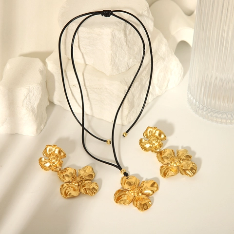 Bloemen Hanger Ketting En Oorbellen Roestvrij Staal Verguld Gehamerde Textuur Franse Retro Elegante Sieraden Voor Dames