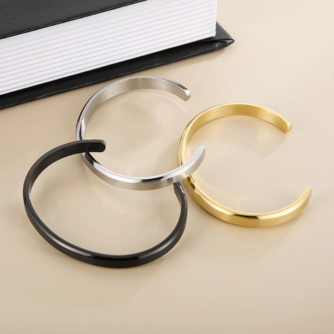 Bracciale Rigido In Acciaio Al Titanio Spazzolato Minimalista A Forma Di C Gioiello Aperto