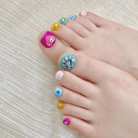 Handmade Press On Toenails Multi-Color Colorful Heart Rhinestone 3D Decoration Summer Style For Women