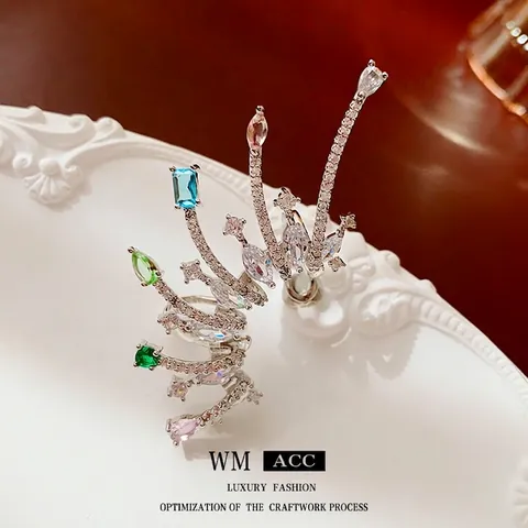 Polsino Dell'orecchio Ala In Zirconia Colorata Lega Goccia D'acqua Asimmetrica Clip Per Osso Dell'orecchio Con Perno In Acciaio