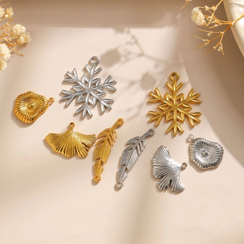 Pendentifs De Plantes Ajourés Charms En Acier Inoxidable 304 Pour Création De Bijoux DIY Flocon De Neige Feuille De Ginkgo Plume