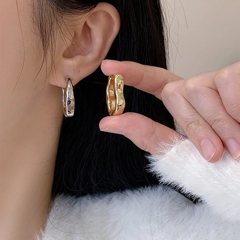 Minimalist Irregular Geometric Twist Hoop Earrings For Women Zinc Alloy Cold Style Metallic Texture Metal Earrings Daily Jewelry