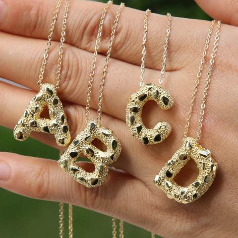 Collana con Pendente a Lettera Iniziale in Ottone Oro Texture a Palloncino per Donna Gioielli di Moda Personalizzati