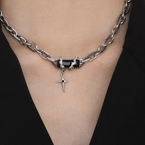 Collana Punk in Lega con Strass Nero e Ciondolo a Stella Crociata per Uomo Donna Catena a Clavicola Gotica Gioielli Accessori