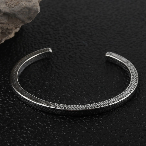 Bracciale Rigido Aperto In Acciaio Inossidabile Con Motivo Texturizzato A Diamante Gioielli Di Moda Semplici Per Donne Uomini Acciaio Al Titanio Lucidato