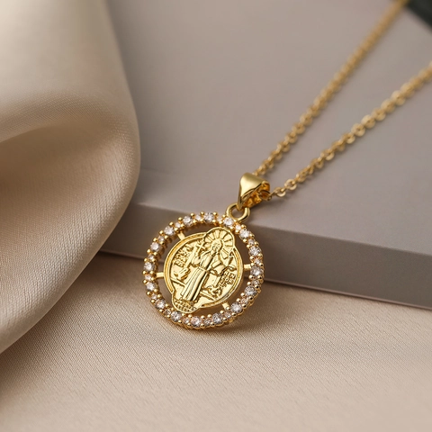 Collana Con Pendente Religioso Vergine Maria San Benedetto Rame Placcato Oro 18K Zirconia Gioielli Per Donne