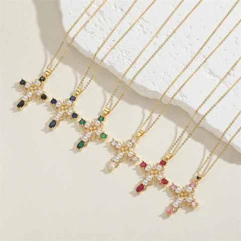 Collana con Ciondolo a Croce in Rame Placcato Oro 14K per Donna Perla Artificiale Zirconia Intarsiata Elegante Gioielli Religiosi