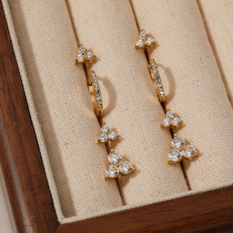 Orecchini In Acciaio Inossidabile Zircone Trifoglio Triangolo E Piccoli Huggie Hoops Placcati In Oro PVD Per Donna