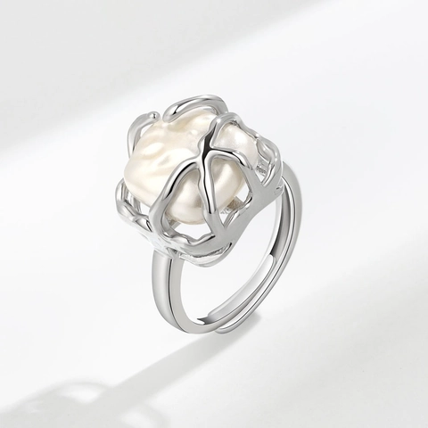 French Vine Wrapped Natural Pearl Adjustable Open Ring Elegant Copper Electroplated Botanical Flower Finger Ring Jewelry Women