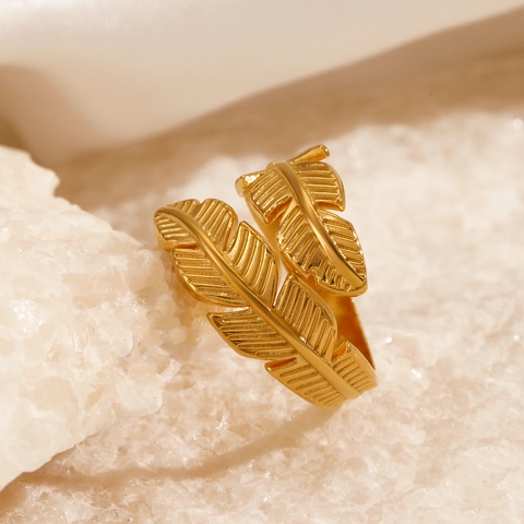 Anillo De Hoja De Pluma De Acero Inoxidable Chapado En Oro Abierto Ajustable Texturizado Estilo Bohemio Para Mujer
