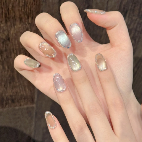 Faux Ongles Faits Main Effet Oeil De Chat Paillettes Texture Glacée Forme Amande Ovale Manucure Douce Et Rêveuse
