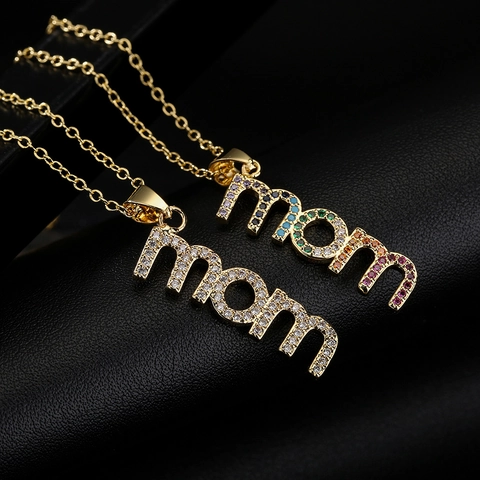 Collier Pendentif MOM Cuivre Plaqué Or 18K Avec Zircon Élégant Mode Femmes Cadeau Fête Des Mères Accessoire